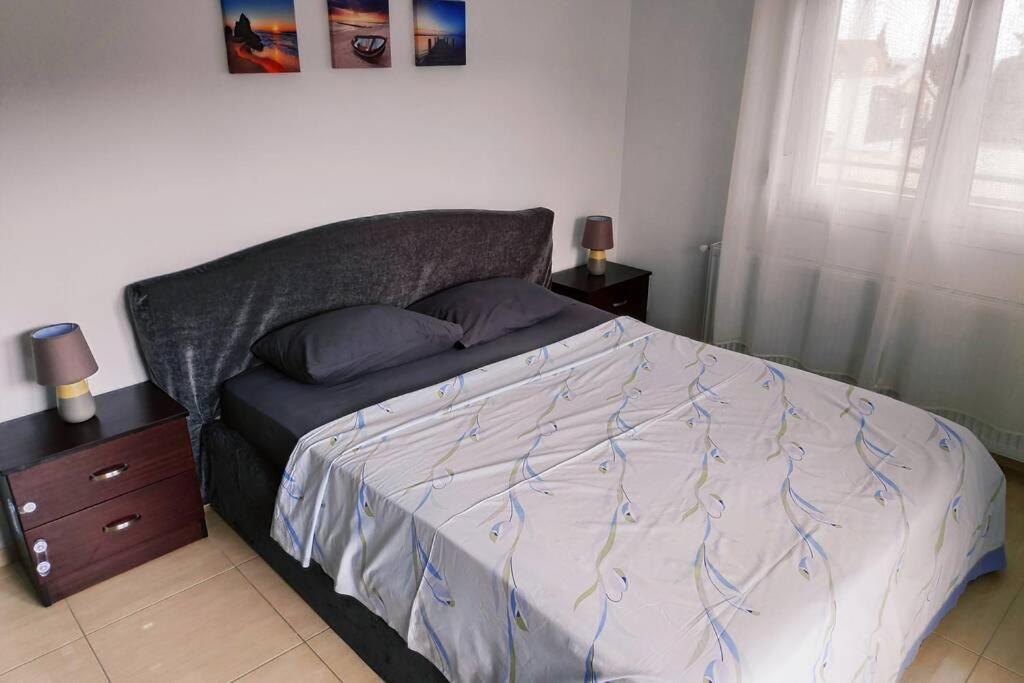 מטהמורפוסי Iris Room מראה חיצוני תמונה